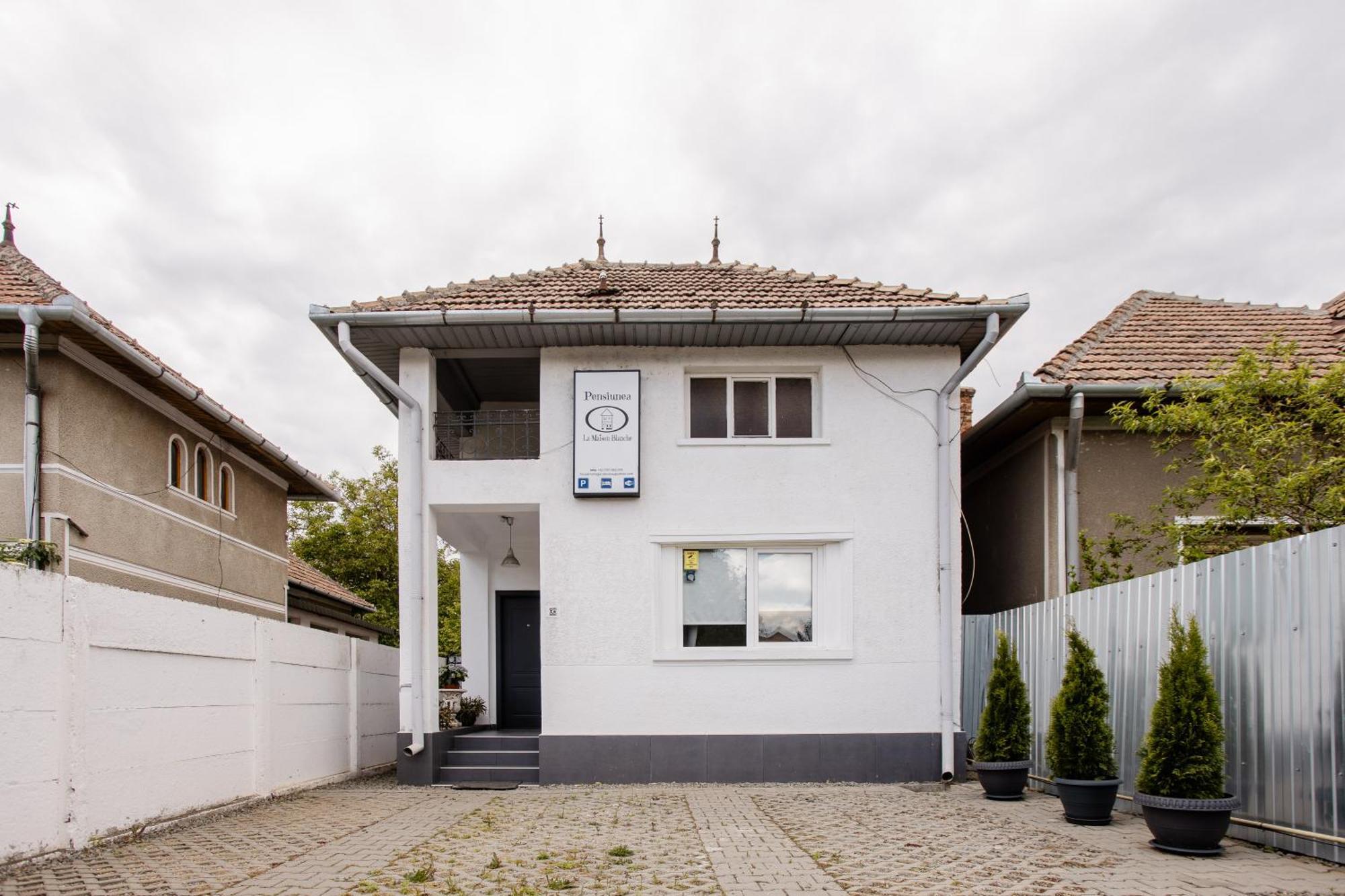 فندق La Maison Blanche ألبا يوليا المظهر الخارجي الصورة